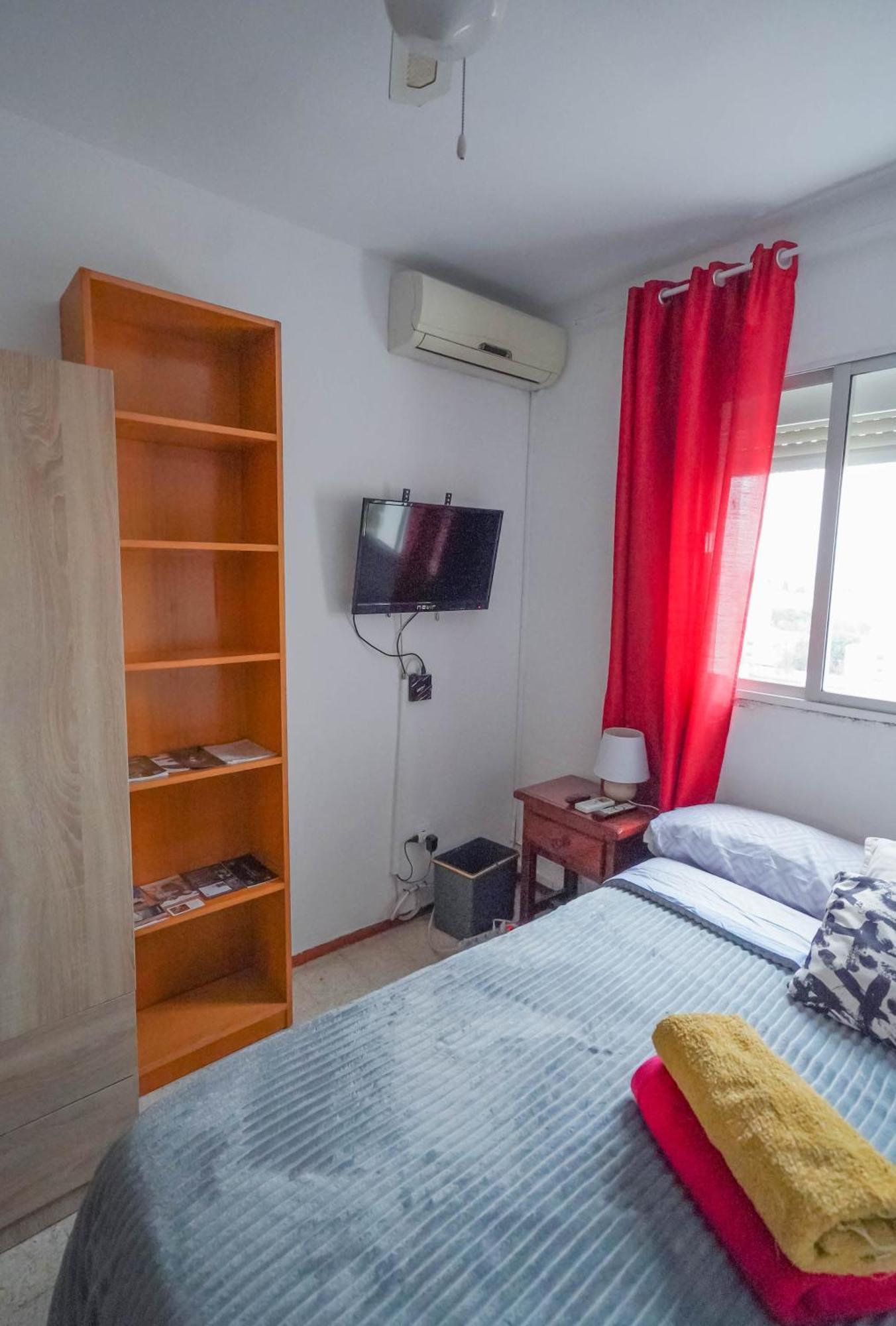 Habitaciones Privadas Con Cama Doble En Sevilla Luaran gambar