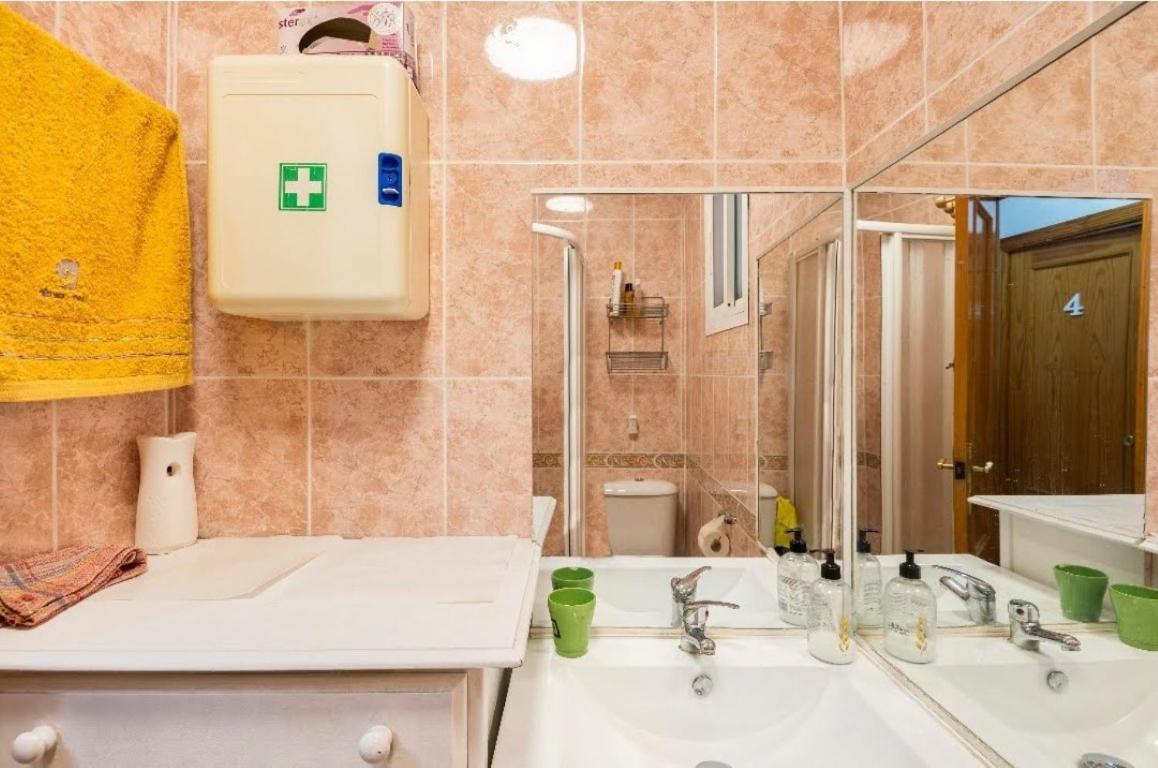 Habitaciones Privadas Con Cama Doble En Sevilla Luaran gambar