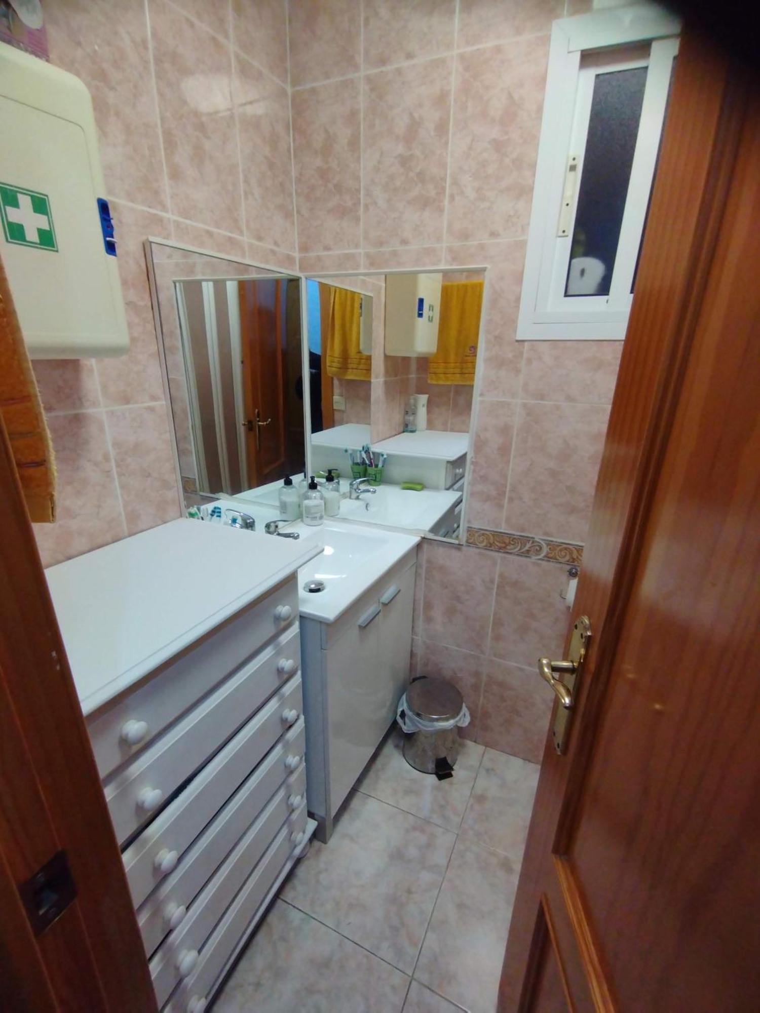 Habitaciones Privadas Con Cama Doble En Sevilla Luaran gambar
