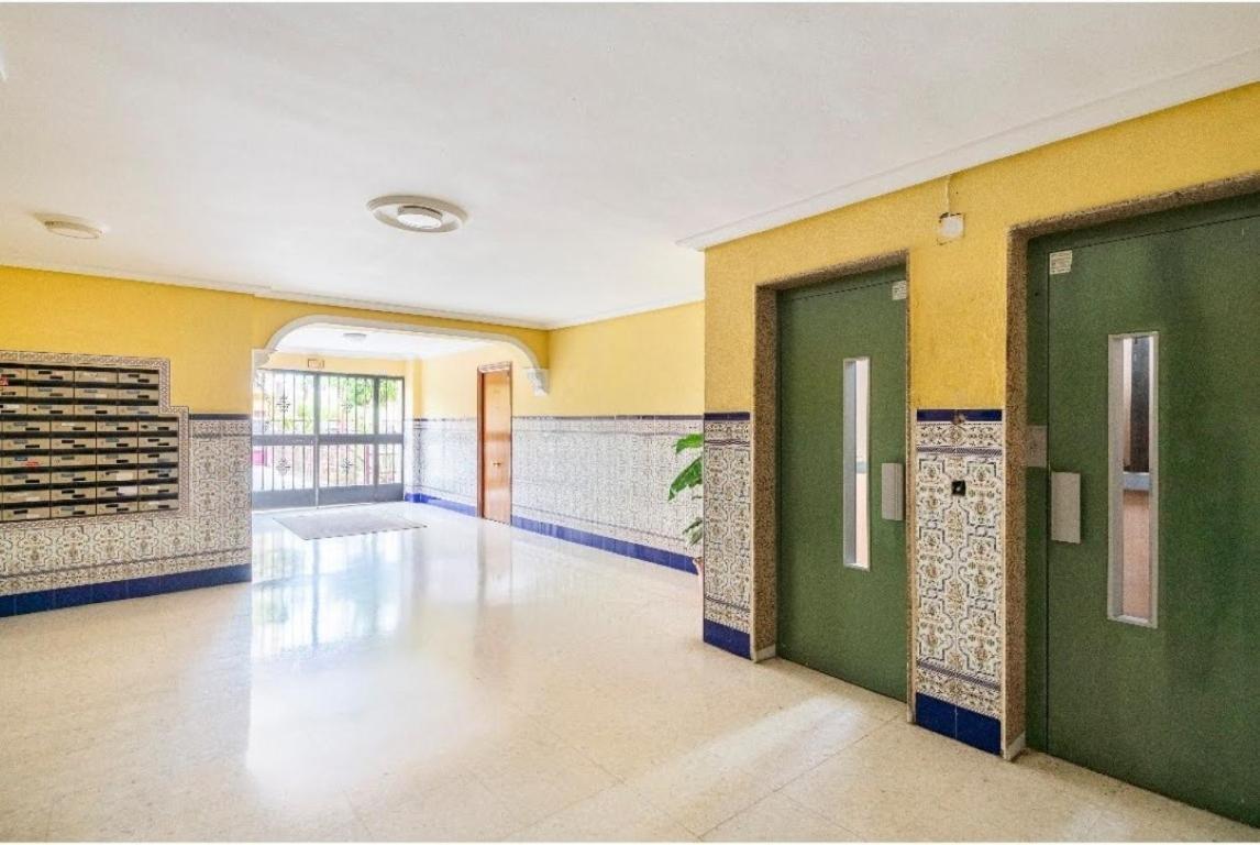 Habitaciones Privadas Con Cama Doble En Sevilla Luaran gambar