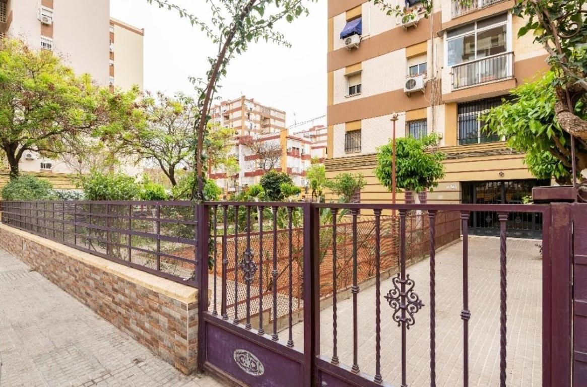 Habitaciones Privadas Con Cama Doble En Sevilla Luaran gambar