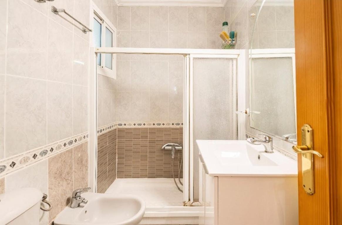 Habitaciones Privadas Con Cama Doble En Sevilla Luaran gambar