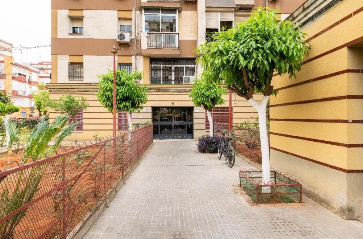 Habitaciones Privadas Con Cama Doble En Sevilla Luaran gambar