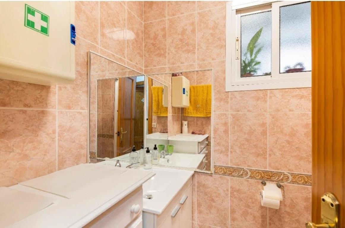 Habitaciones Privadas Con Cama Doble En Sevilla Luaran gambar